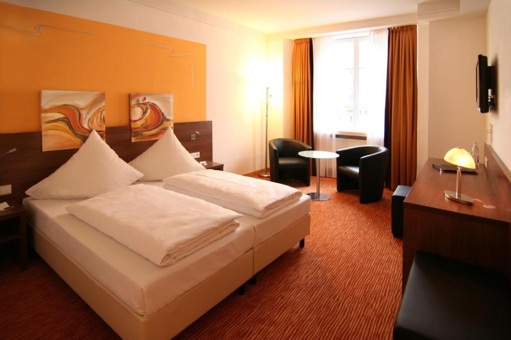 Altstadthotel Arch Регенсбург Номер фото