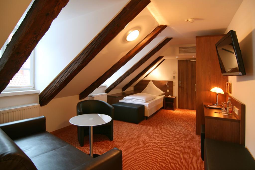 Altstadthotel Arch Регенсбург Номер фото